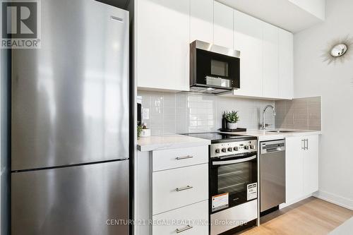 Lph05 - 15 Ellerslie Avenue, Toronto, ON - Indoor Photo Showing Kitchen With Upgraded Kitchen