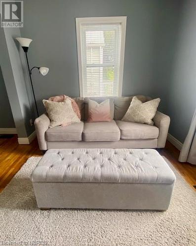 141 Fifth Avenue W, North Bay, ON - Indoor Photo Showing Living Room