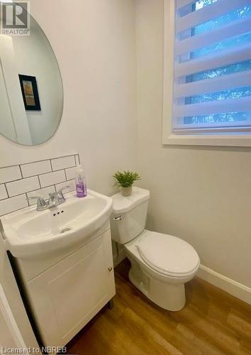 141 Fifth Avenue W, North Bay, ON - Indoor Photo Showing Bathroom