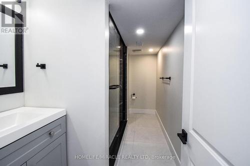 25 Meredith Drive, St. Catharines, ON - Indoor Photo Showing Bathroom