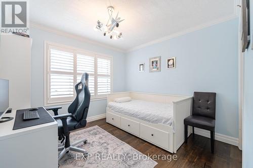 8799 Dogwood Crescent, Niagara Falls, ON - Indoor Photo Showing Bedroom