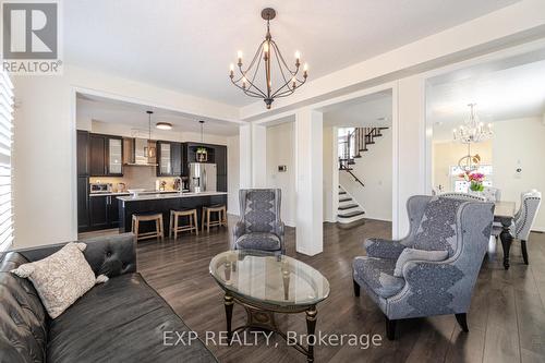 8799 Dogwood Crescent, Niagara Falls, ON - Indoor Photo Showing Living Room