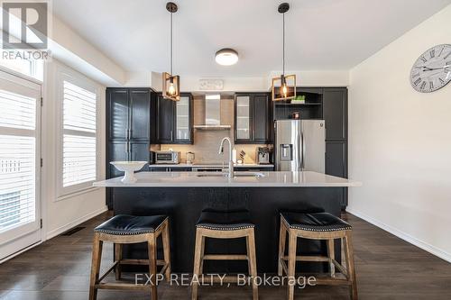 8799 Dogwood Crescent, Niagara Falls, ON - Indoor Photo Showing Kitchen With Upgraded Kitchen