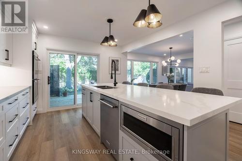 387 Mississauga Street, Niagara-On-The-Lake, ON - Indoor Photo Showing Kitchen With Double Sink With Upgraded Kitchen