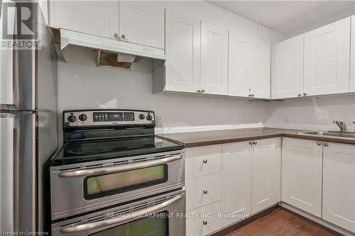 76 Redfern Avenue, Hamilton, ON - Indoor Photo Showing Kitchen