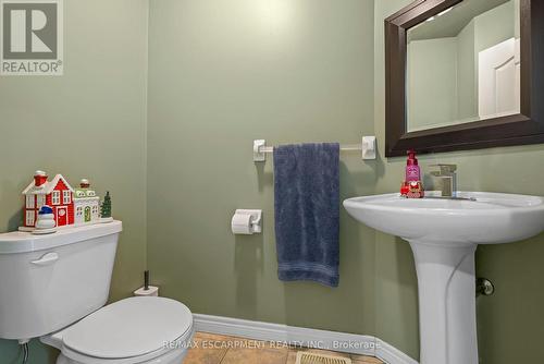 76 Redfern Avenue, Hamilton, ON - Indoor Photo Showing Bathroom