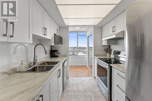 1808 - 550 Webb Drive, Mississauga, ON - Indoor Photo Showing Kitchen With Double Sink With Upgraded Kitchen