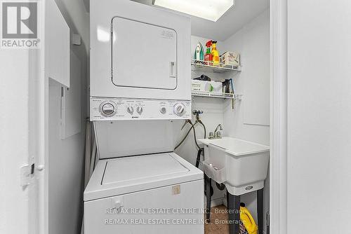 1808 - 550 Webb Drive, Mississauga, ON - Indoor Photo Showing Laundry Room