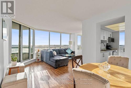 1808 - 550 Webb Drive, Mississauga, ON - Indoor Photo Showing Living Room