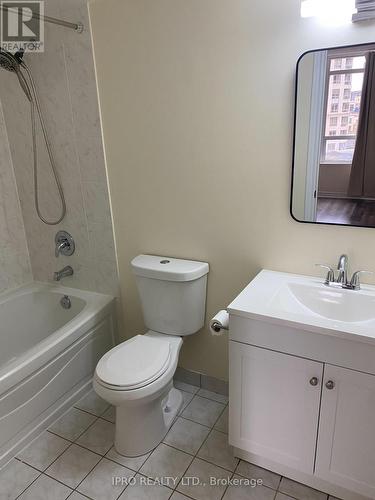 705 - 3880 Duke Of York Boulevard, Mississauga, ON - Indoor Photo Showing Bathroom