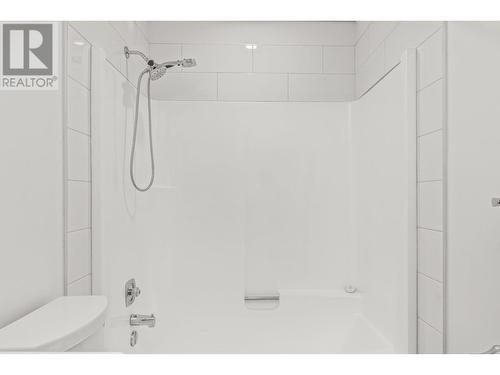 Newer high end bath w/ beautiful finishings - 3000 Richter Street Unit# 21, Kelowna, BC - Indoor Photo Showing Bathroom