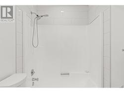 Newer high end bath w/ beautiful finishings - 