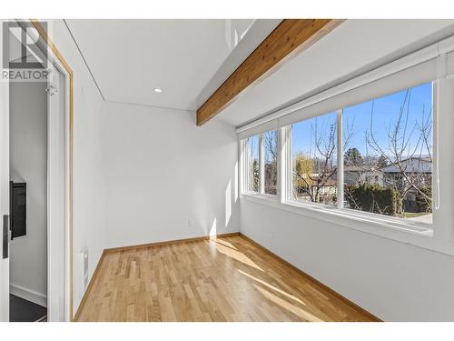 A beautiful place to enjoy your morning coffee - 3000 Richter Street Unit# 21, Kelowna, BC - Indoor Photo Showing Other Room