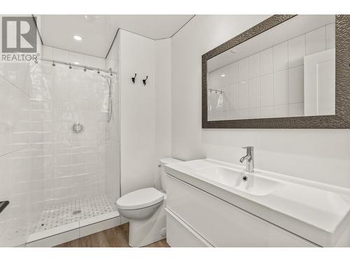 Modern, gleaming ensuite - 3000 Richter Street Unit# 21, Kelowna, BC - Indoor Photo Showing Bathroom