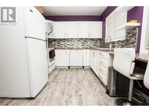 7049 Guelph Crescent, Prince George, BC - Indoor Photo Showing Kitchen