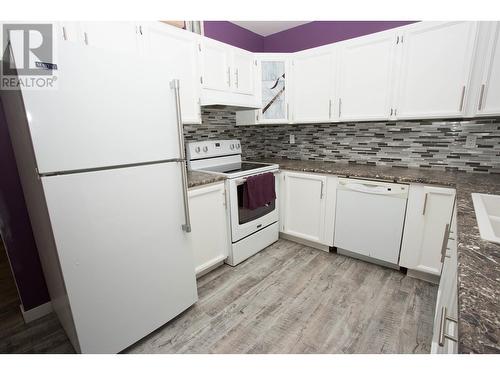 7049 Guelph Crescent, Prince George, BC - Indoor Photo Showing Kitchen