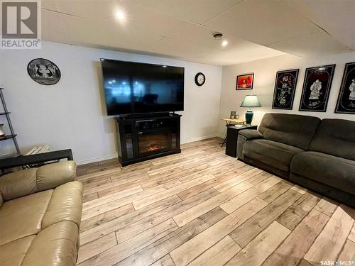 1230 Arnason Street N, Regina, SK - Indoor Photo Showing Living Room