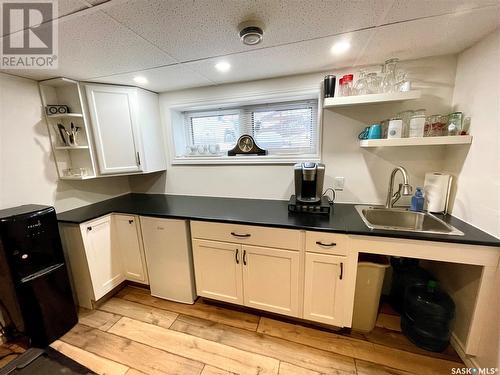 1230 Arnason Street N, Regina, SK - Indoor Photo Showing Kitchen