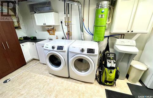 1230 Arnason Street N, Regina, SK - Indoor Photo Showing Laundry Room