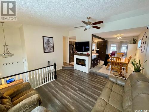 1230 Arnason Street N, Regina, SK - Indoor Photo Showing Living Room