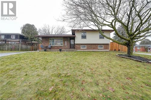 Tri-level home with a front yard - 11 Golden Place, Ingersoll, ON - Outdoor