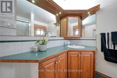 11 Golden Place, Ingersoll (Ingersoll - South), ON - Indoor Photo Showing Bathroom