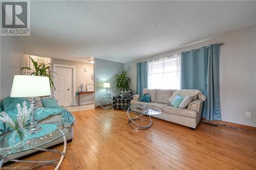 Spacious living room - 11 Golden Place, Ingersoll, ON - Indoor Photo Showing Living Room