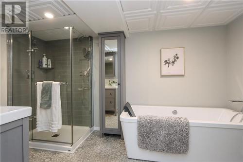 1316 Lincoln Road, Sudbury, ON - Indoor Photo Showing Bathroom