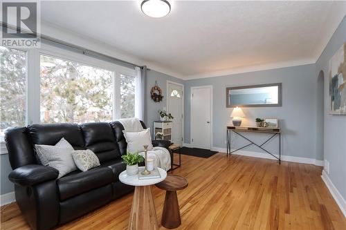 1316 Lincoln Road, Sudbury, ON - Indoor Photo Showing Living Room