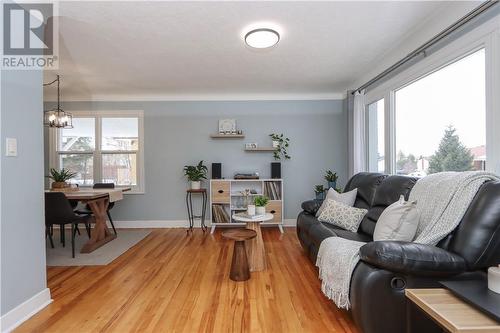 1316 Lincoln Road, Sudbury, ON - Indoor Photo Showing Living Room