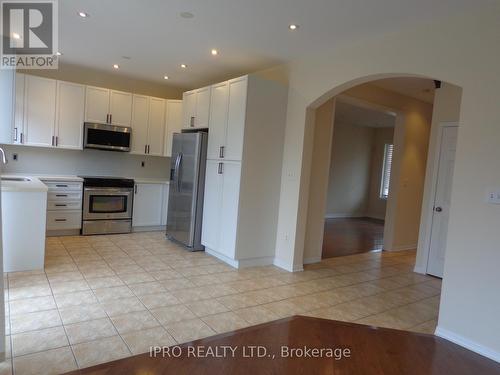 3263 Mccurdy Court, Burlington, ON - Indoor Photo Showing Kitchen