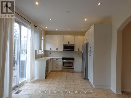 3263 Mccurdy Court, Burlington, ON - Indoor Photo Showing Kitchen