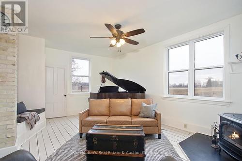 4861 Perth Line 20 Line, Perth South (52 - Downie Twp), ON - Indoor Photo Showing Living Room