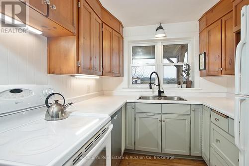 4861 Perth Line 20 Line, Perth South (52 - Downie Twp), ON - Indoor Photo Showing Kitchen