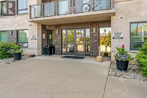 310 - 383 Main Street E, Milton, ON - Outdoor