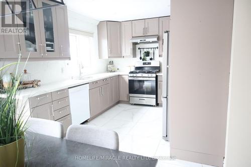 22 Cranberry Crescent, Brampton, ON - Indoor Photo Showing Kitchen