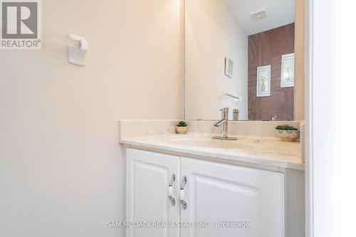 5562 Katy Gate, Mississauga, ON - Indoor Photo Showing Bathroom