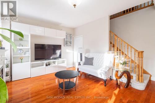 5562 Katy Gate, Mississauga, ON - Indoor Photo Showing Living Room