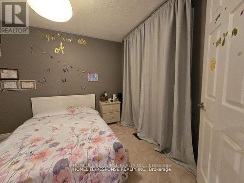 3254 Mcdowell Drive, Mississauga, ON - Indoor Photo Showing Bedroom