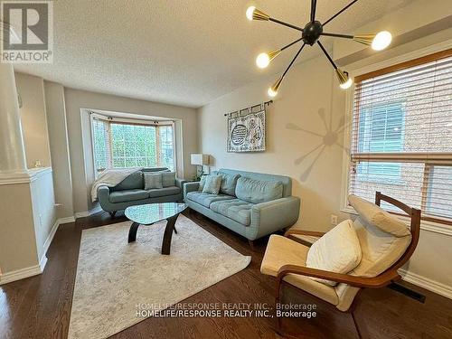 3254 Mcdowell Drive, Mississauga, ON - Indoor Photo Showing Living Room