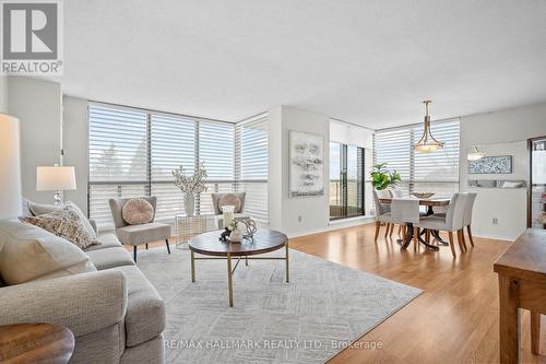 407 - 1111 Bough Beeches Boulevard, Mississauga, ON - Indoor Photo Showing Living Room