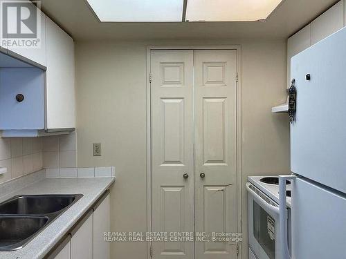 1403 - 265 Enfield Place, Mississauga, ON - Indoor Photo Showing Kitchen With Double Sink