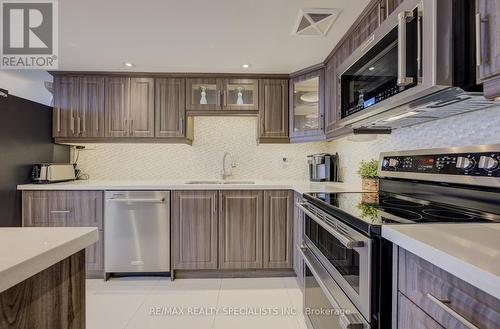 1706 - 350 Webb Drive, Mississauga, ON - Indoor Photo Showing Kitchen With Upgraded Kitchen