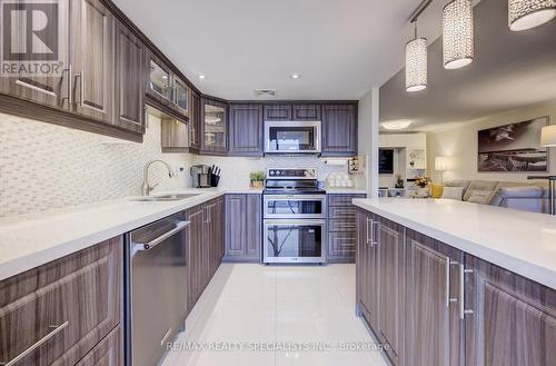 1706 - 350 Webb Drive, Mississauga, ON - Indoor Photo Showing Kitchen