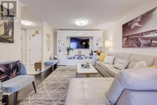 1706 - 350 Webb Drive, Mississauga, ON - Indoor Photo Showing Living Room