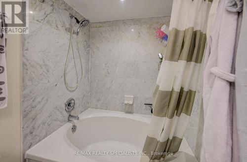 1706 - 350 Webb Drive, Mississauga, ON - Indoor Photo Showing Bathroom