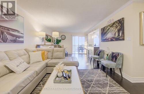 1706 - 350 Webb Drive, Mississauga, ON - Indoor Photo Showing Living Room