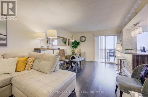 1706 - 350 Webb Drive, Mississauga, ON - Indoor Photo Showing Living Room