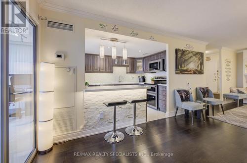 1706 - 350 Webb Drive, Mississauga, ON - Indoor Photo Showing Kitchen