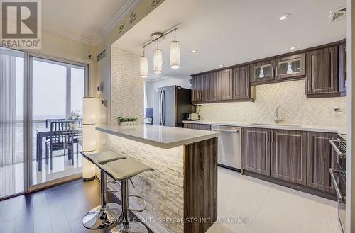 1706 - 350 Webb Drive, Mississauga, ON - Indoor Photo Showing Kitchen With Upgraded Kitchen